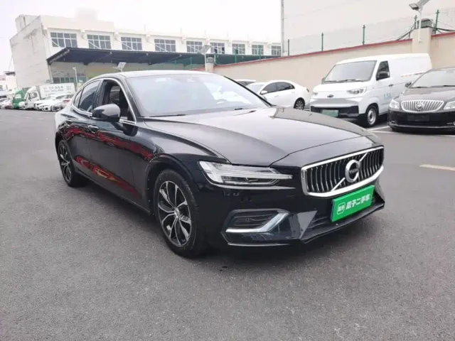 Volvo S60 — Фото автомобиля 3