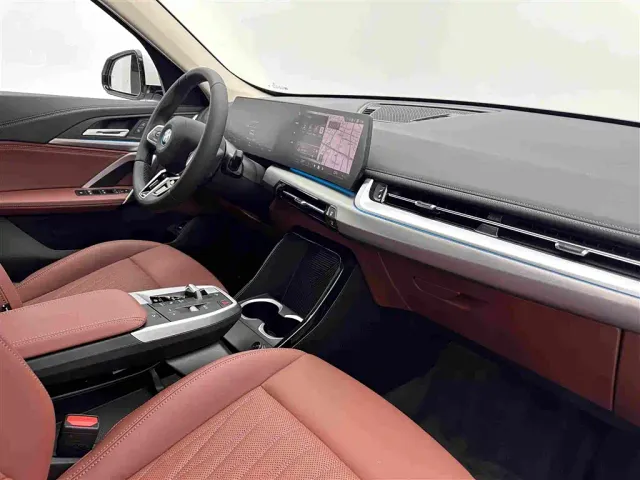 BMW iX1 — Фото автомобиля 16