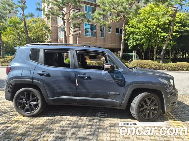 Jeep Renegade — Фото автомобиля 9