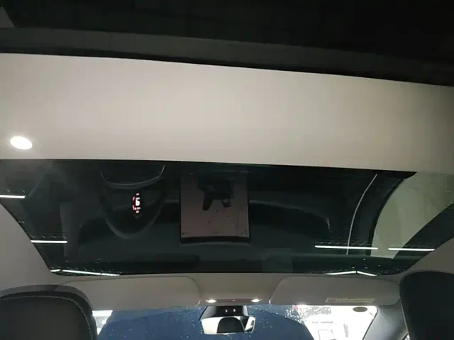 Tesla Model 3 — Фото автомобиля 17