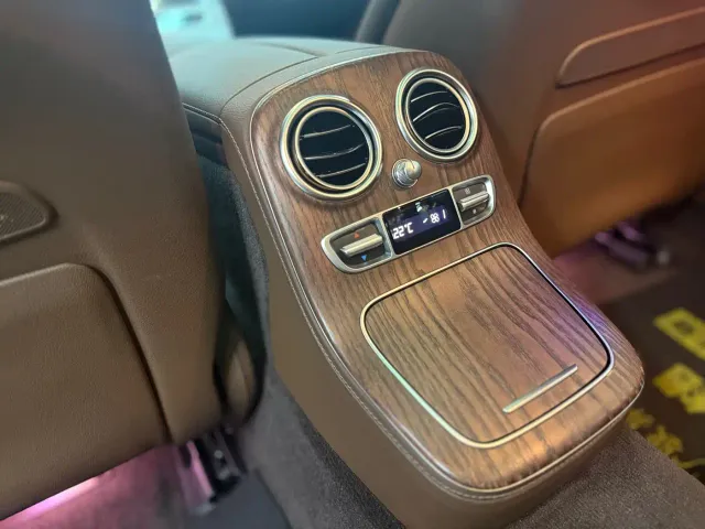 Mercedes-Benz E-Class — Фото автомобиля 25