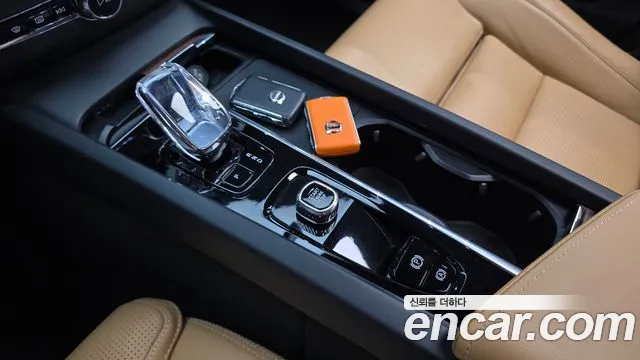 Вольво XC60 — Фото автомобиля 9