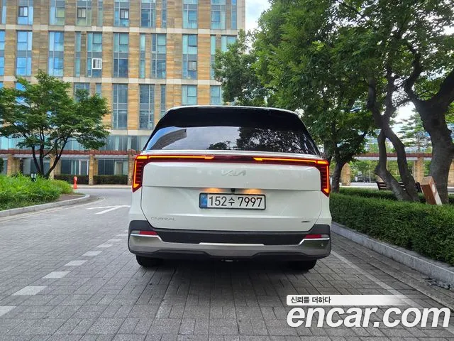 Kia Carnival Generation 4 — Фото автомобиля 3