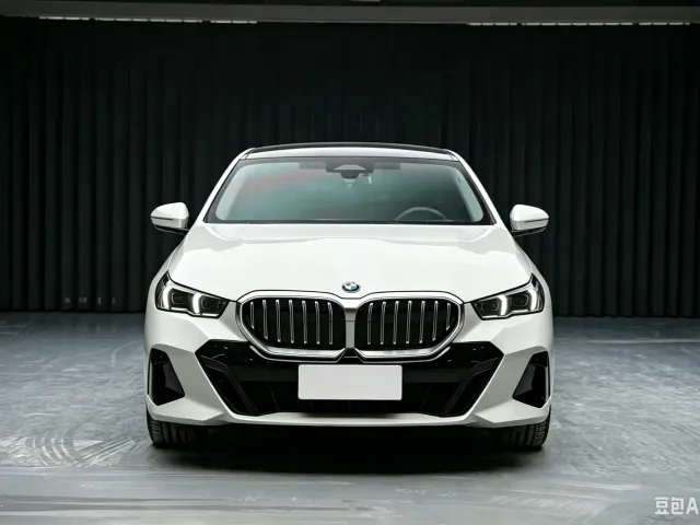 BMW 5 Series — Фото автомобиля 2