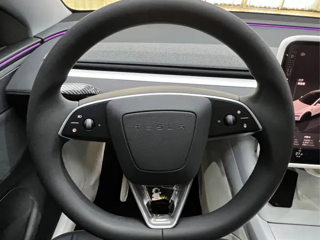 Tesla Model Y — Фото автомобиля 13