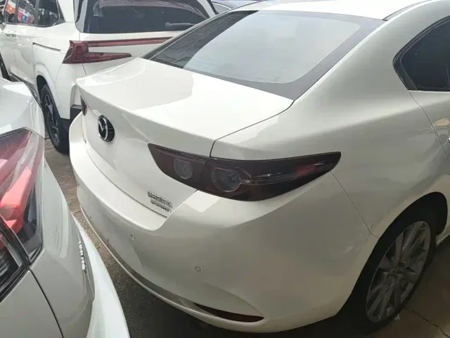 Mazda Axela — Фото автомобиля 5