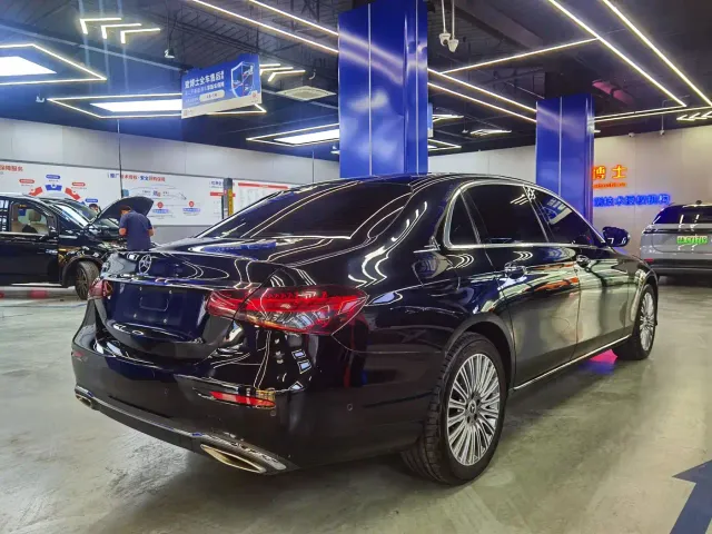 Mercedes-Benz E-Class — Фото автомобиля 6