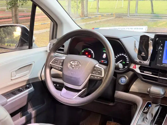 Toyota Granvia — Фото автомобиля 14
