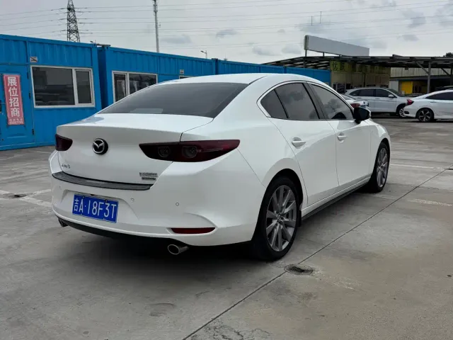 Mazda Axela — Фото автомобиля 21