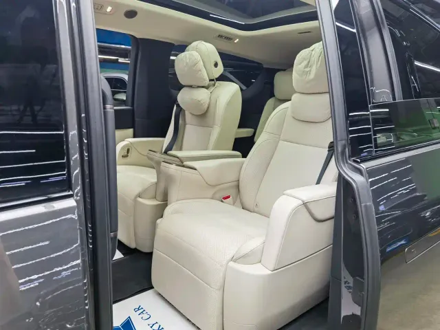 Li Auto MEGA — Фото автомобиля 10