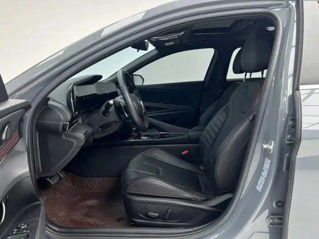 Hyundai Elantra — Фото автомобиля 12