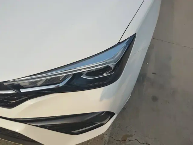 Roewe i5 — Фото автомобиля 5