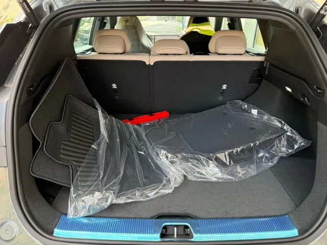 Volvo XC70 Plug-in Hybrid — Фото автомобиля 12