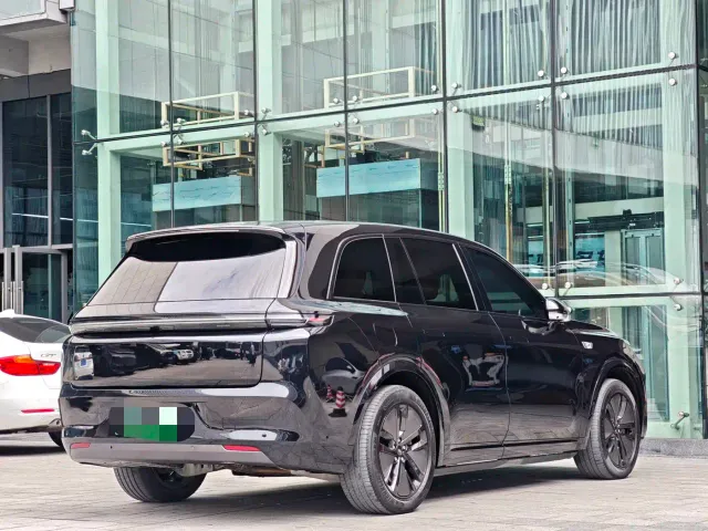 Li Auto L8 — Фото автомобиля 19