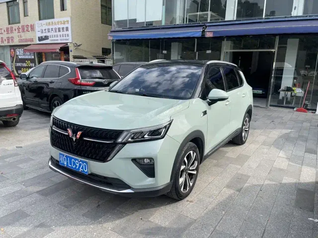 Фотография автомобиля — Wuling Asta
