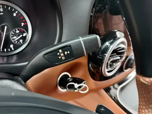 Mercedes-Benz Vito 2021 2.0T Elite 7-Seater — Фото автомобиля 11