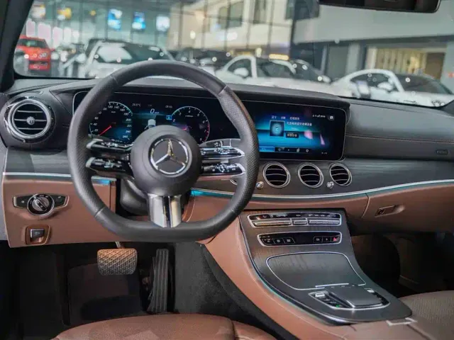Mercedes-Benz E-Class — Фото автомобиля 10