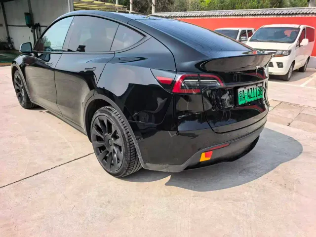 Tesla Model Y — Фото автомобиля 3