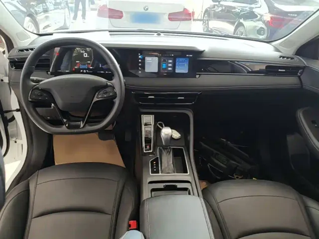 Roewe i5 — Фото автомобиля 9