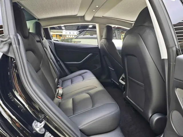 Tesla Model 3 — Фото автомобиля 19