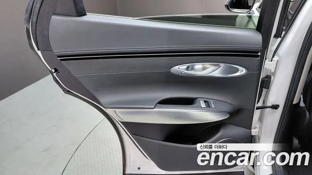 Genesis GV70 — Фото автомобиля 25