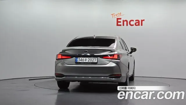 Lexus ES — Фото автомобиля 2