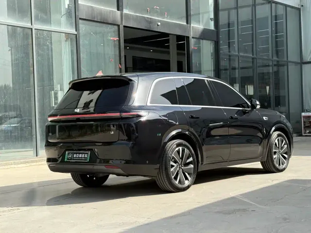 Li Auto L8 — Фото автомобиля 18