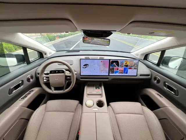 Li Auto i8 — Фото автомобиля 6