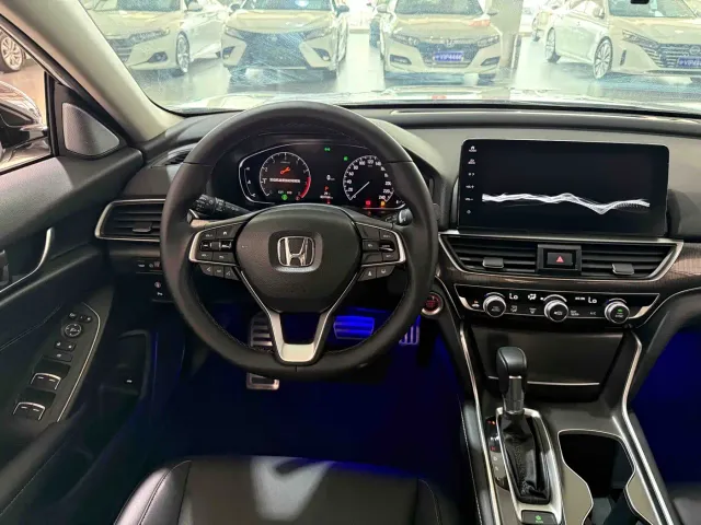 Honda Accord — Фото автомобиля 9