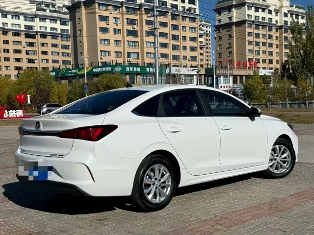 Changan Eado — Фото автомобиля 9