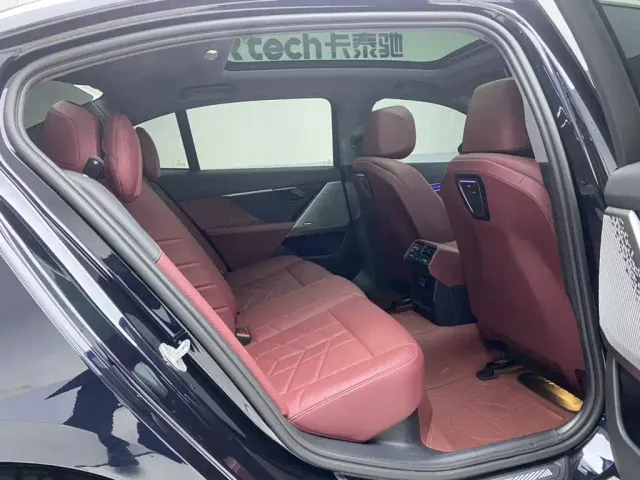 BMW 5 Series — Фото автомобиля 22
