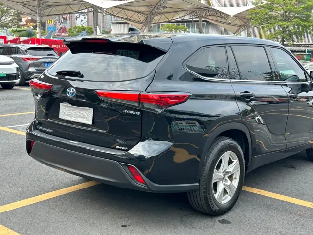 Toyota Highlander — Фото автомобиля 9