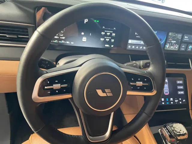 Li Auto ONE — Фото автомобиля 10