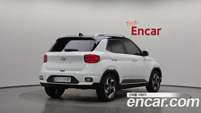 Hyundai Venue — Фото автомобиля 2