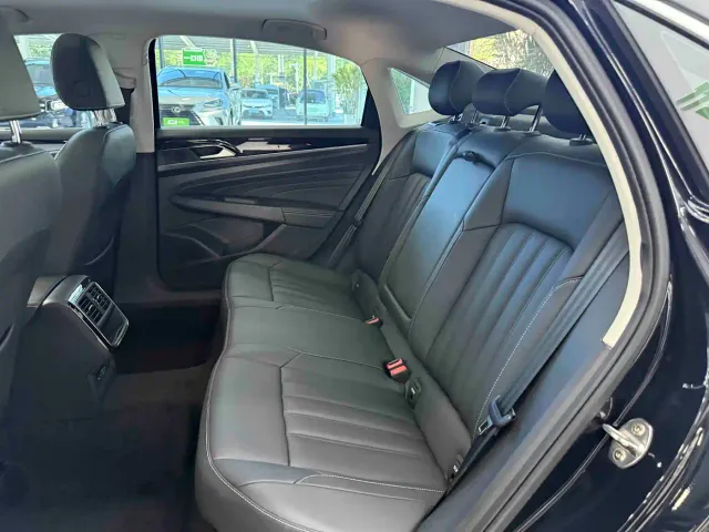 Volkswagen Passat — Фото автомобиля 14
