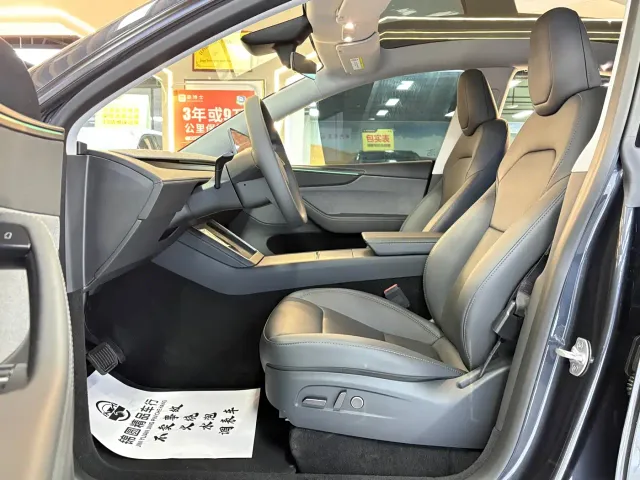 Tesla Model Y — Фото автомобиля 9