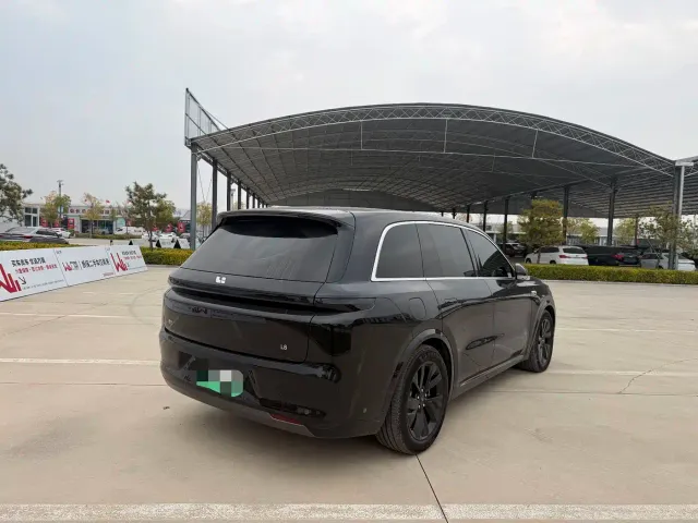 Li Auto L8 — Фото автомобиля 9