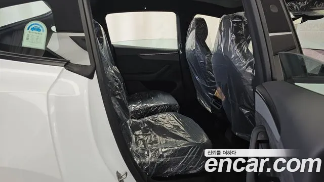 Tesla Model Y — Фото автомобиля 18