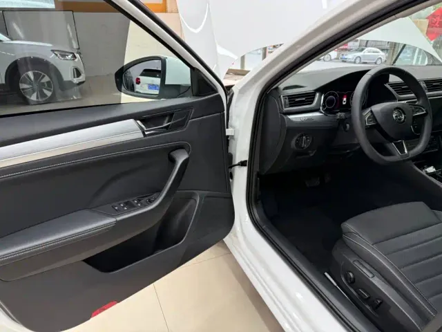 Skoda Superb — Фото автомобиля 8