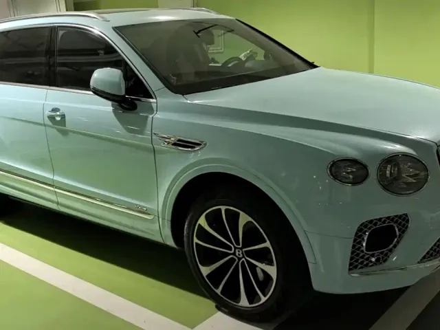 Bentley Bentayga — Фото автомобиля 2