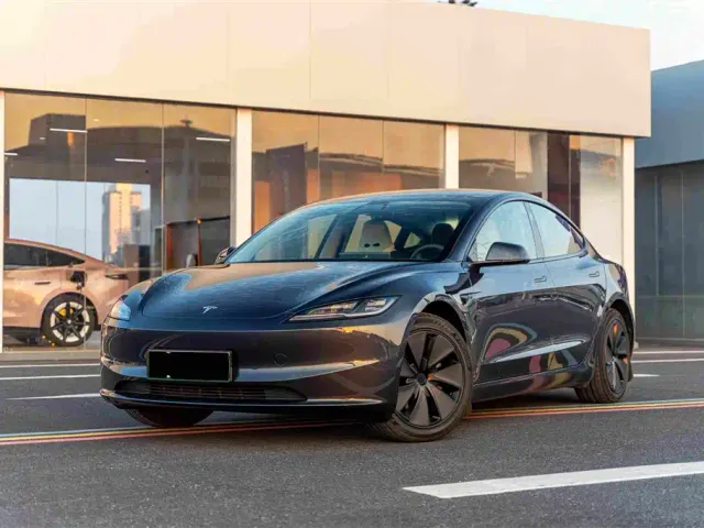 Фотография автомобиля — Tesla Model 3