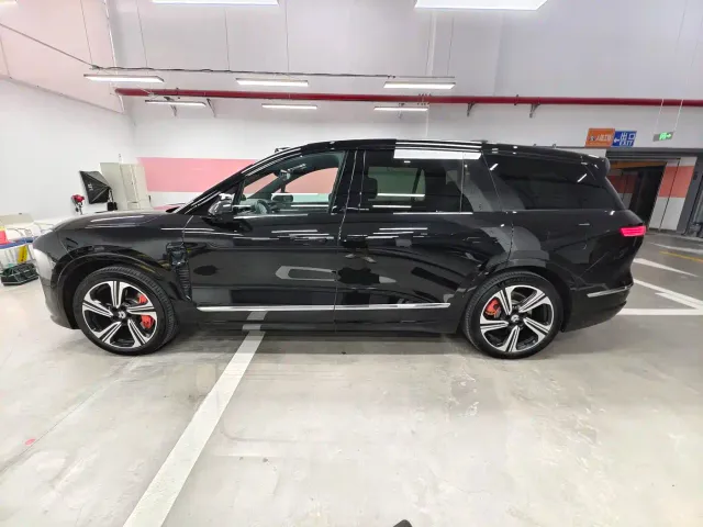 Nio ES8 — Фото автомобиля 2