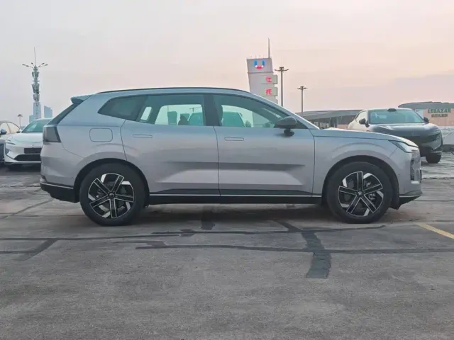 Volvo XC70 Plug-in Hybrid — Фото автомобиля 5