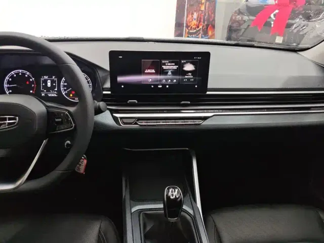 Geely Emgrand — Фото автомобиля 13