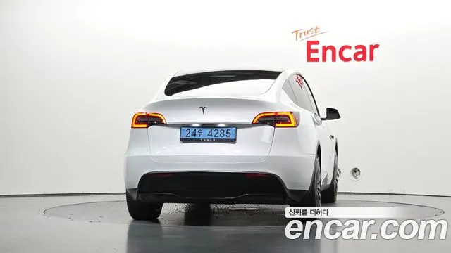 Tesla Model Y — Фото автомобиля 4