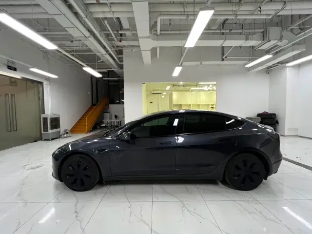 Tesla Model 3 — Фото автомобиля 3