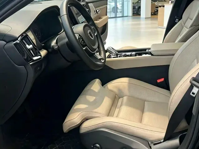 Volvo S90 — Фото автомобиля 3