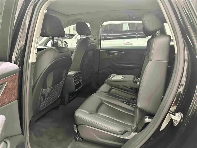 Audi Q7 — Фото автомобиля 14