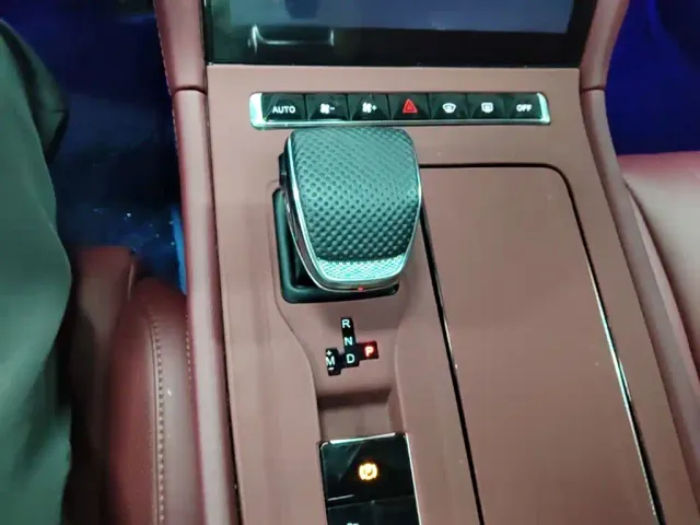 Hongqi H5 — Фото автомобиля 13