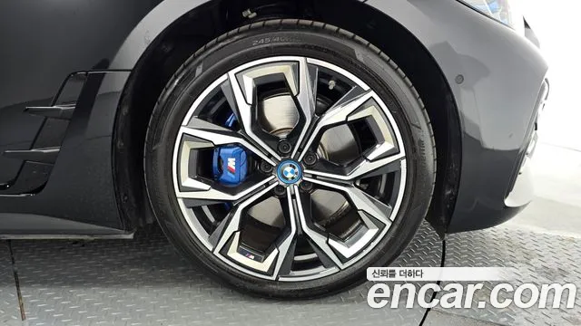BMW i4 — Фото автомобиля 20